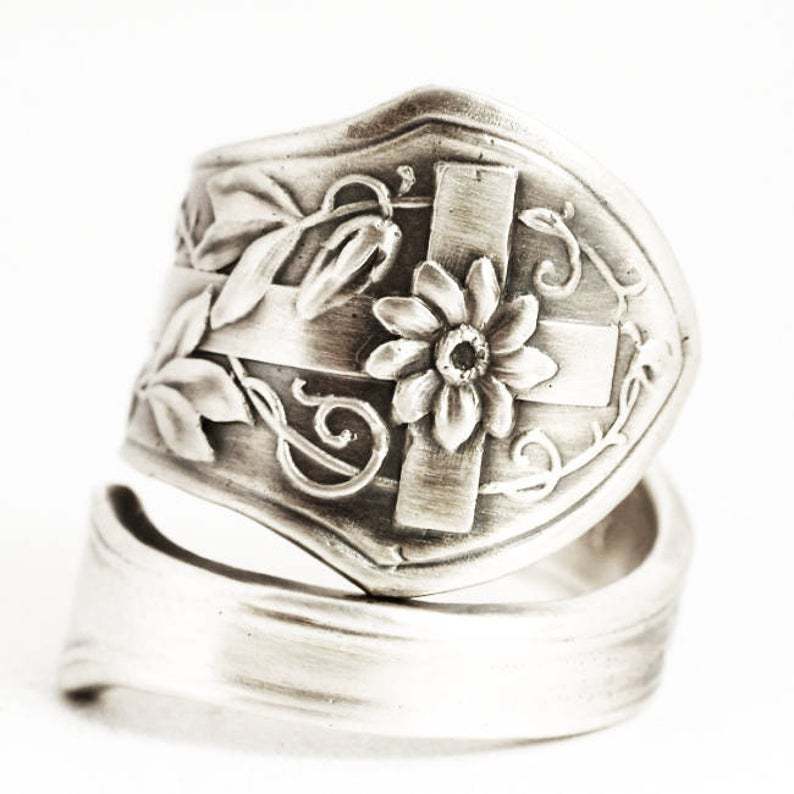 Fashion Retro Flower Shaped Ring