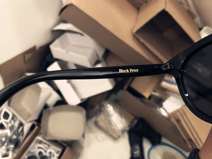 Fashionable plastic sunglasses