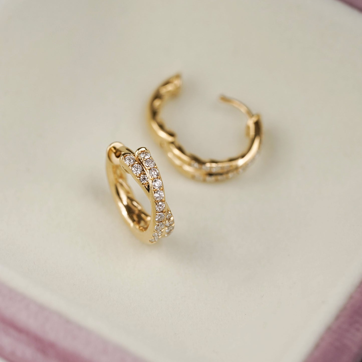 Cross Double Row Diamond Version Exquisite Commuter Style Twist Earrings