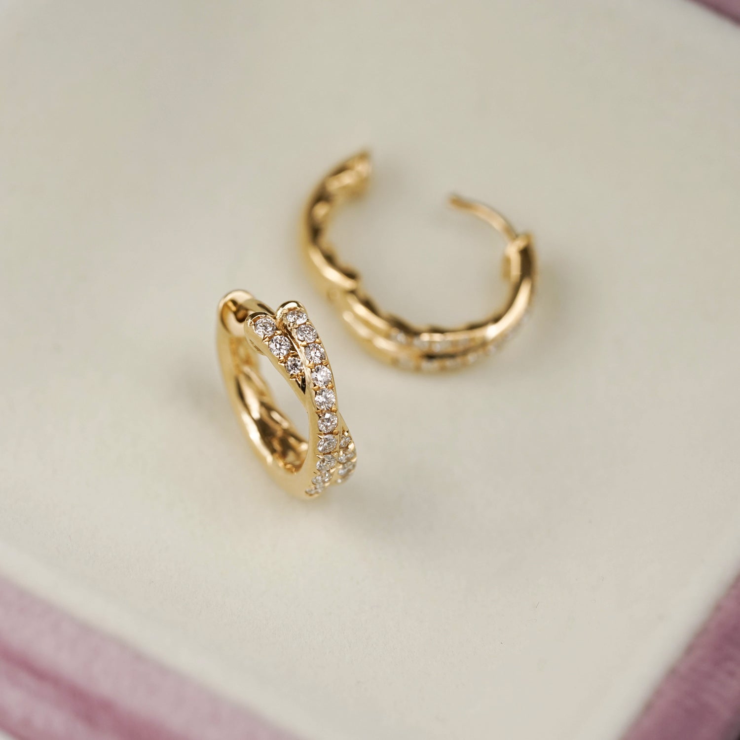 Cross Double Row Diamond Version Exquisite Commuter Style Twist Earrings